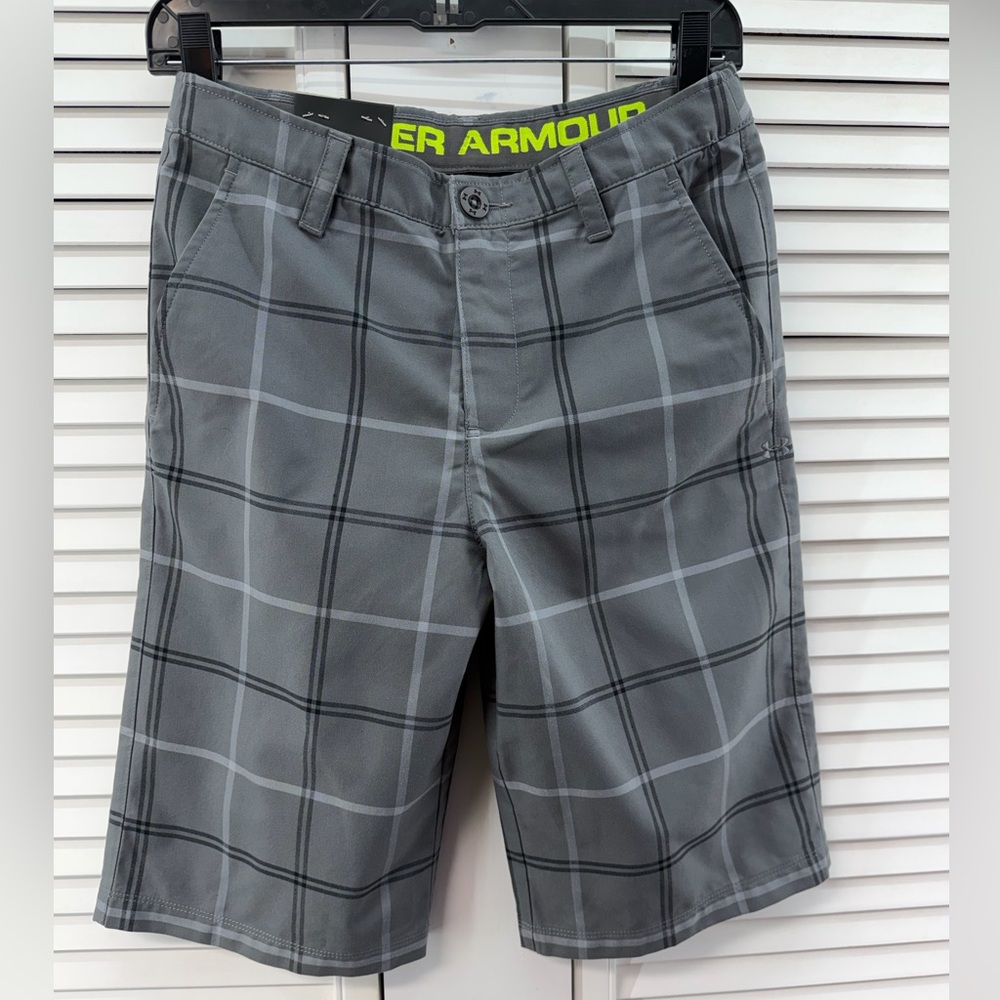 Under Armour boys Large  Gray Plaid Athletic Shorts nwt